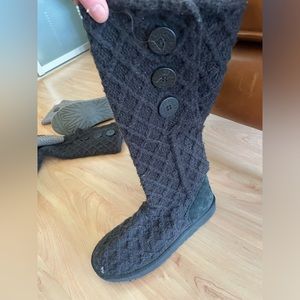 Women Size 8 Sweater Ugh Boots